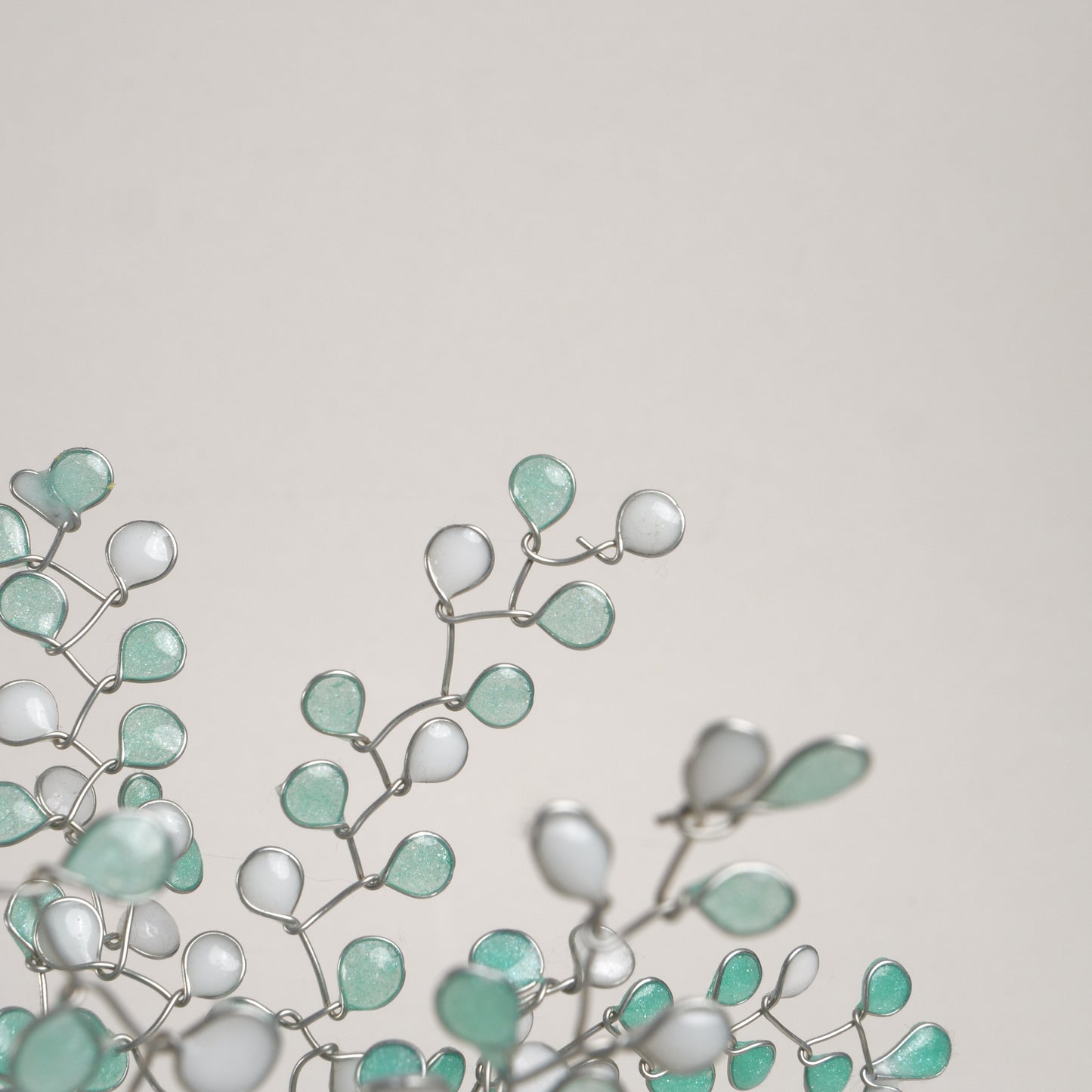 Arbre de rivage en verre aqua et fil d'argent