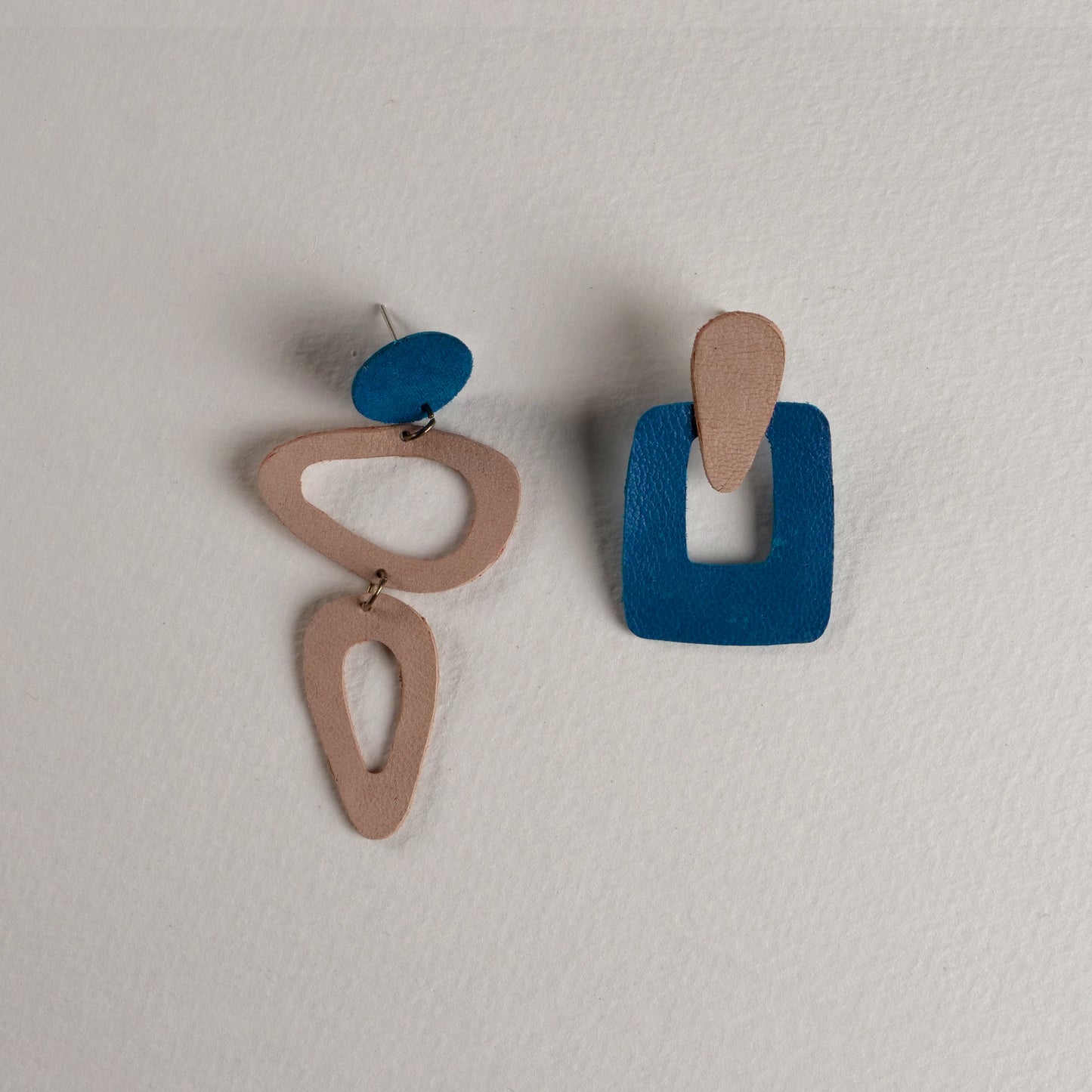 Boucles d'oreilles en cuir Bauhaus abstraites N°1