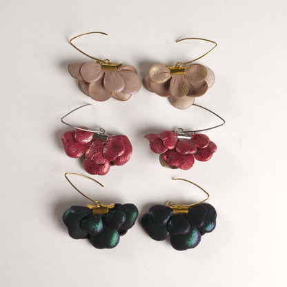 Boucles d'oreilles en cuir, Fleur en volume