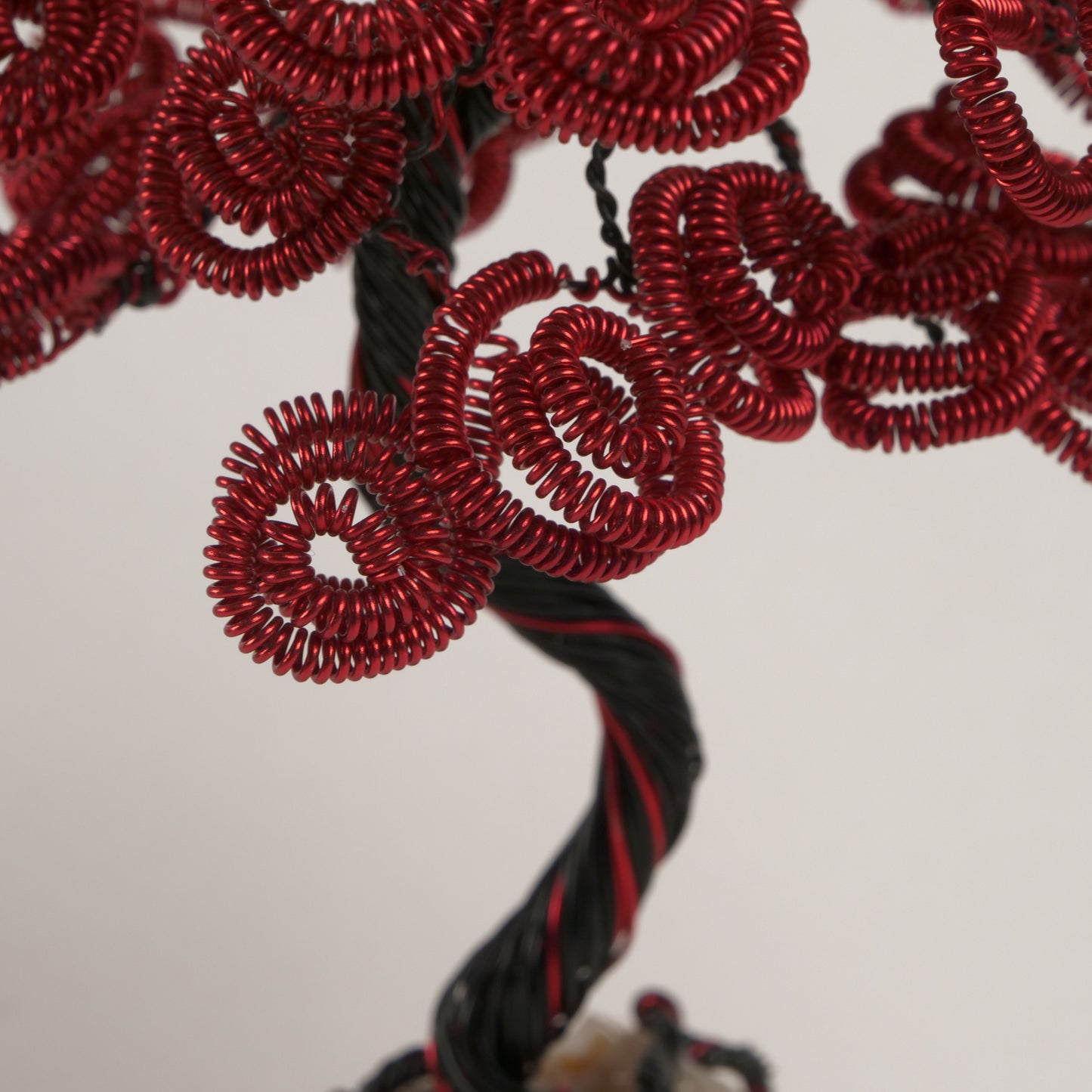 Sculpture en fil de fer d'érable rouge cramoisi