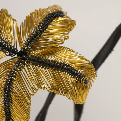 Art en fil de fer doré représentant un palmier tropical