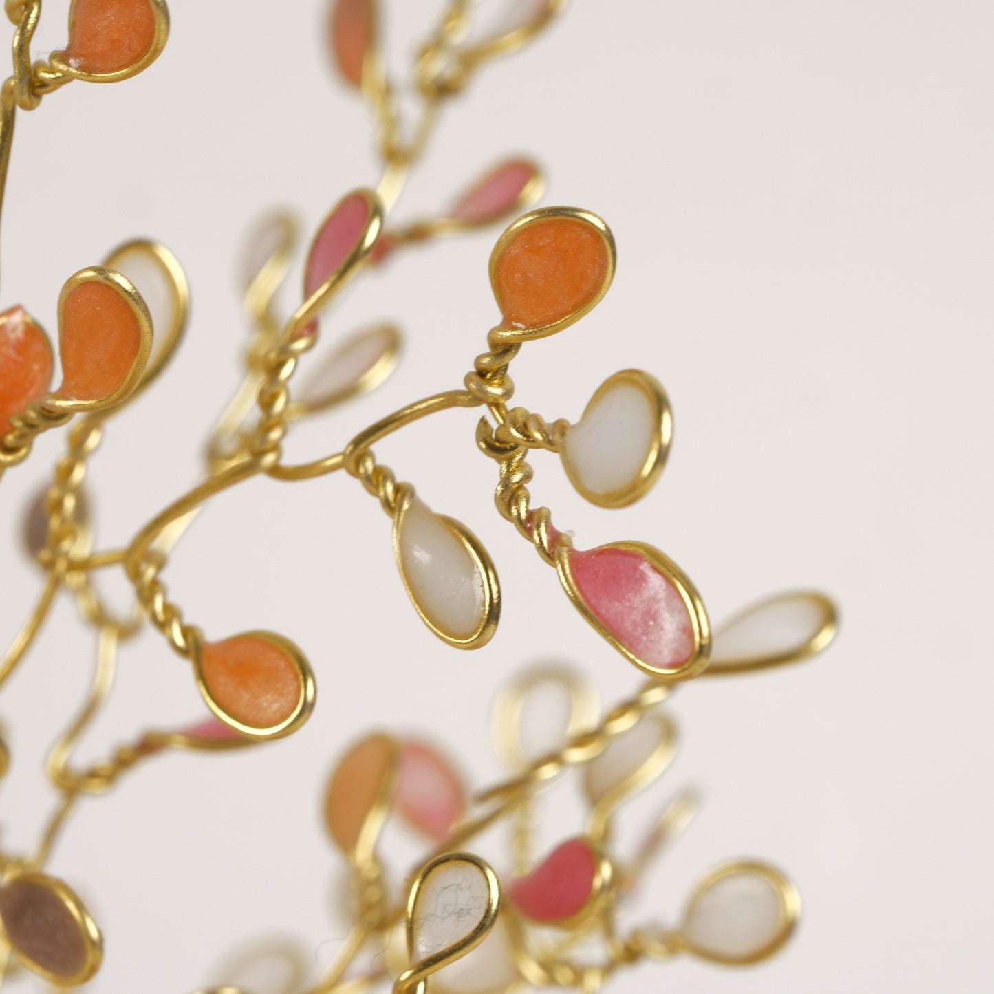 Arbre en fil de fer doré