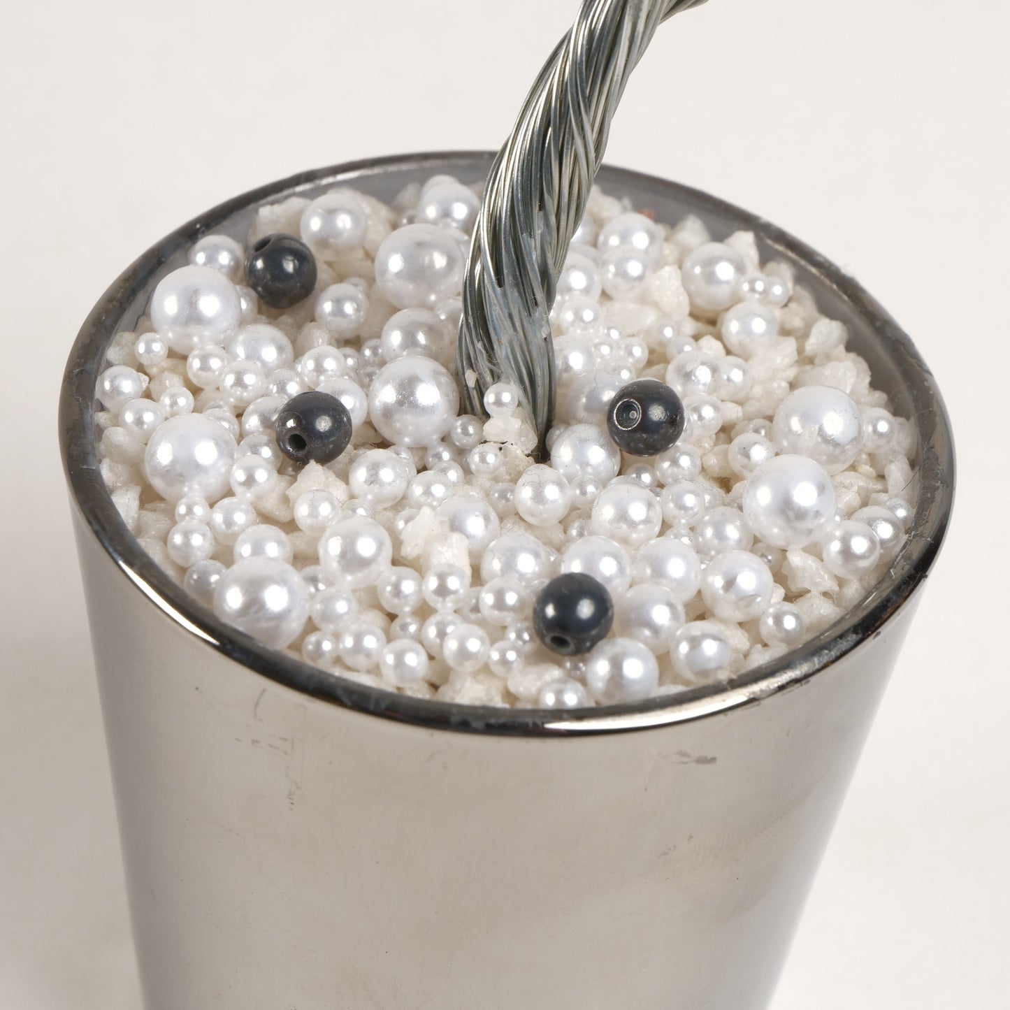 Arbre moderniste en fil d'argent