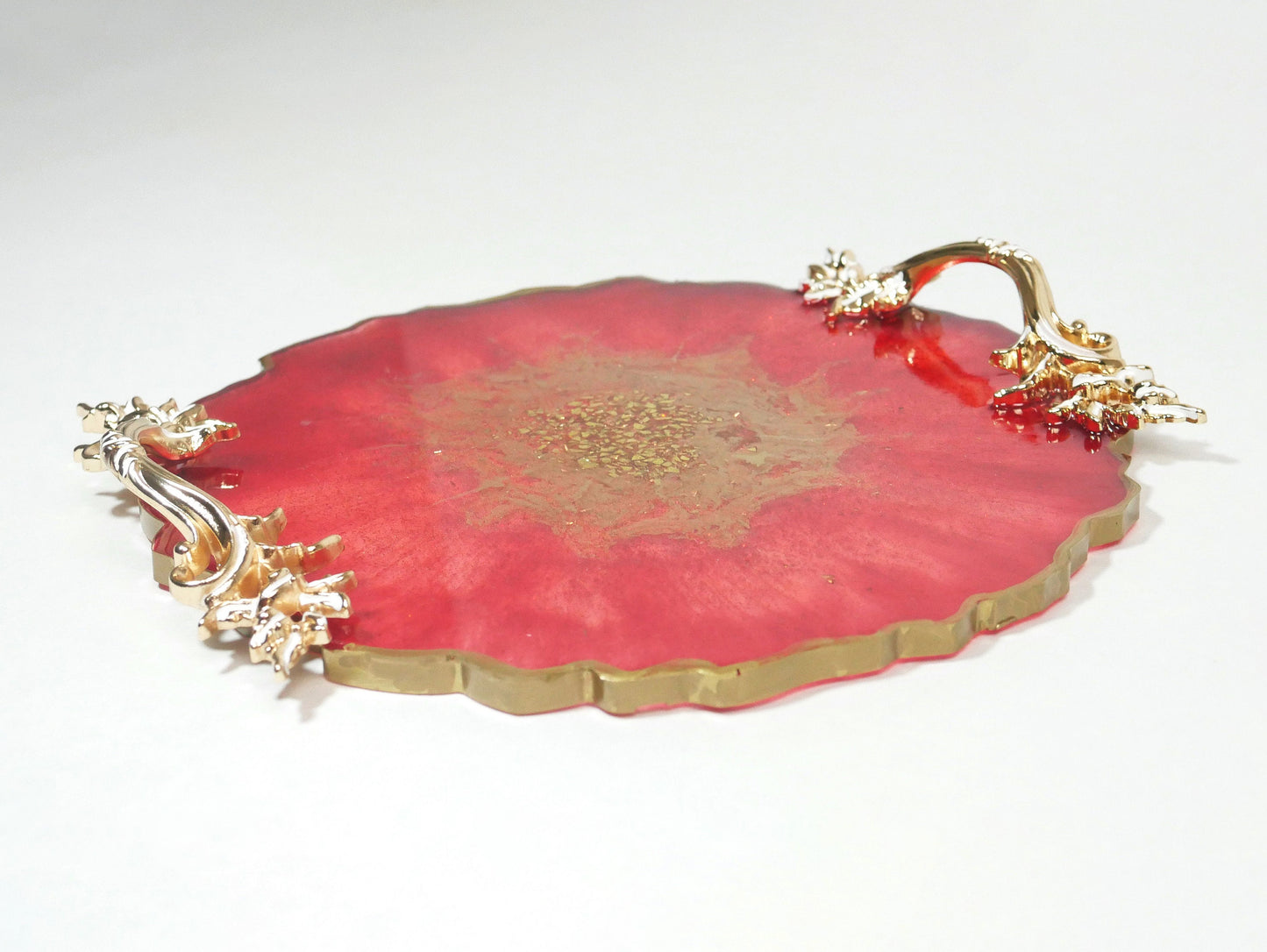 Plateau de service baroque en résine cramoisie et or