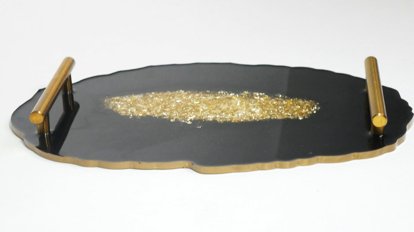 Plateau de service en résine noire avec poignées en feuille d'or