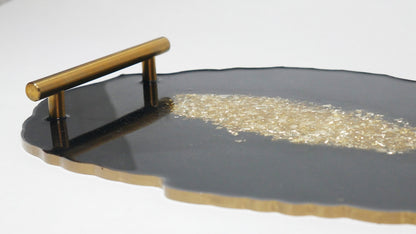Plateau de service en résine noire avec poignées en feuille d'or