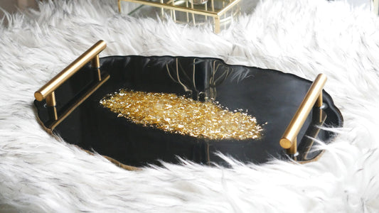 Plateau de service en résine noire avec poignées en feuille d'or