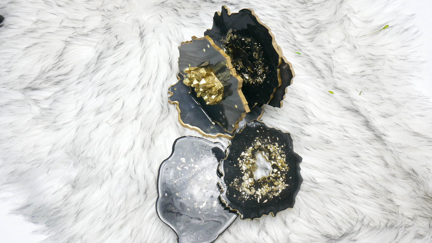 Support de dessous de verre en résine noire avec accents en cristal doré