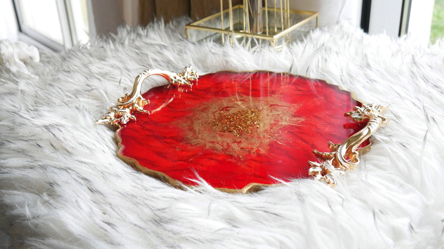 Plateau de service baroque en résine cramoisie et or