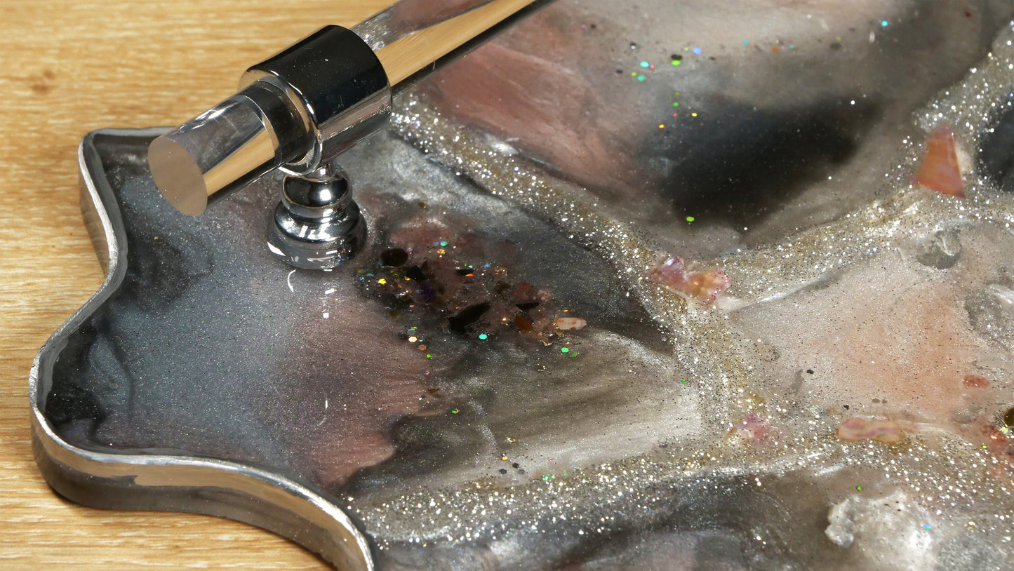 Plateau en résine rose et argent