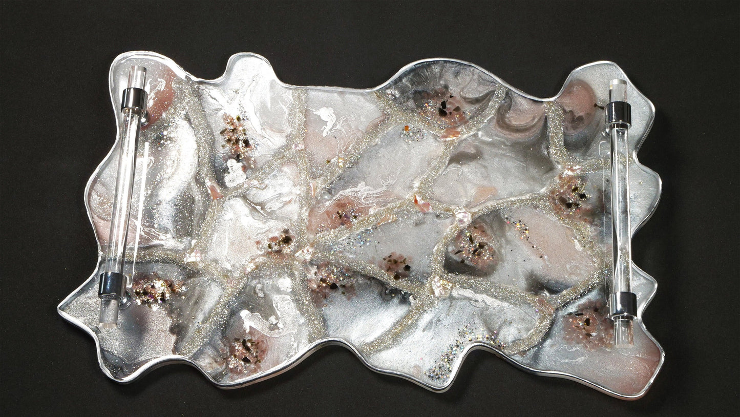Plateau en résine rose et argent