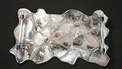 Plateau en résine rose et argent