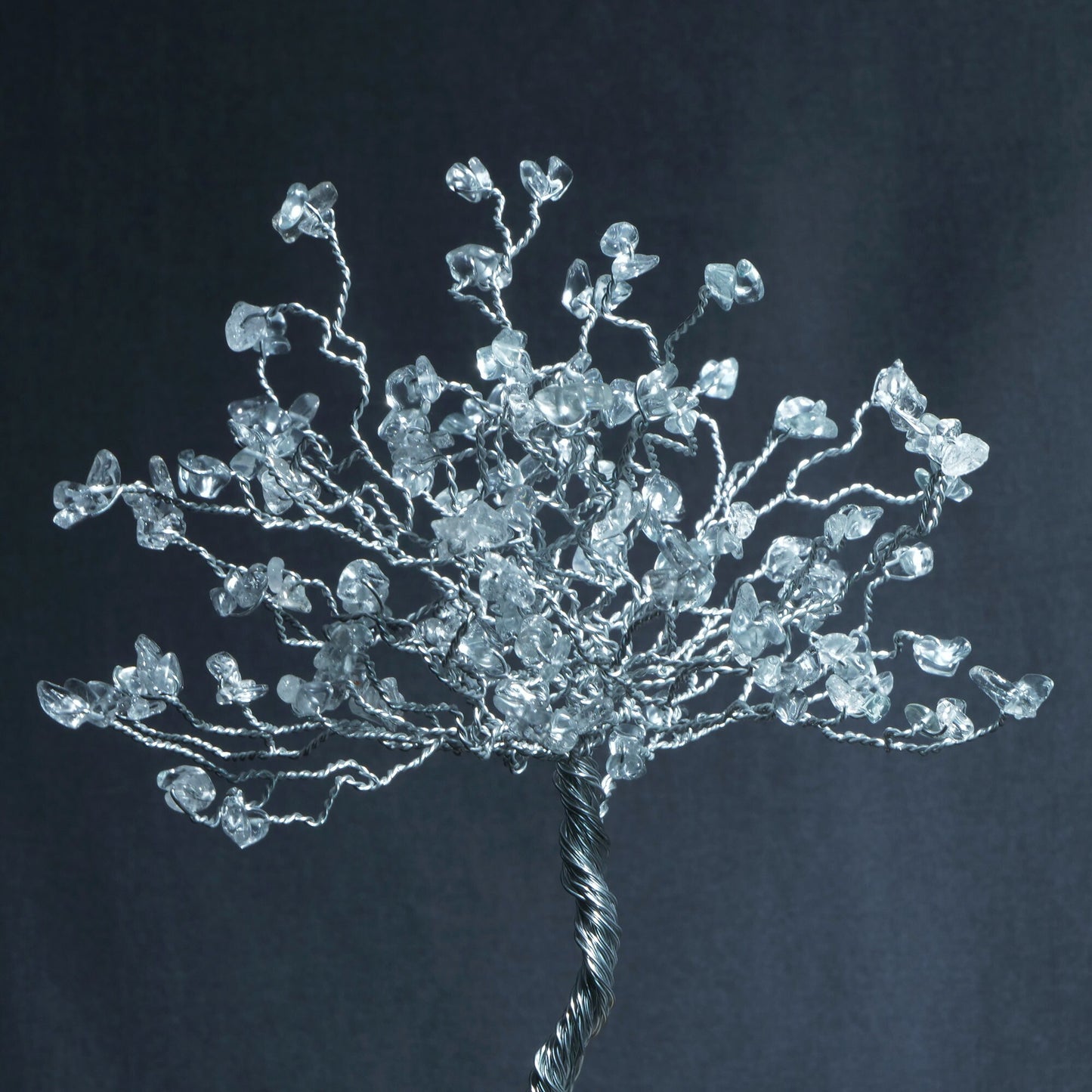 Sculpture d'arbre en fil de cristal