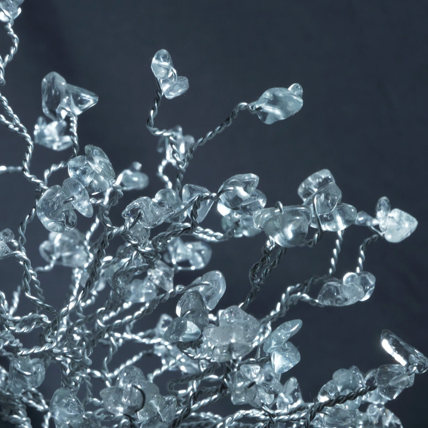 Sculpture d'arbre en fil de cristal
