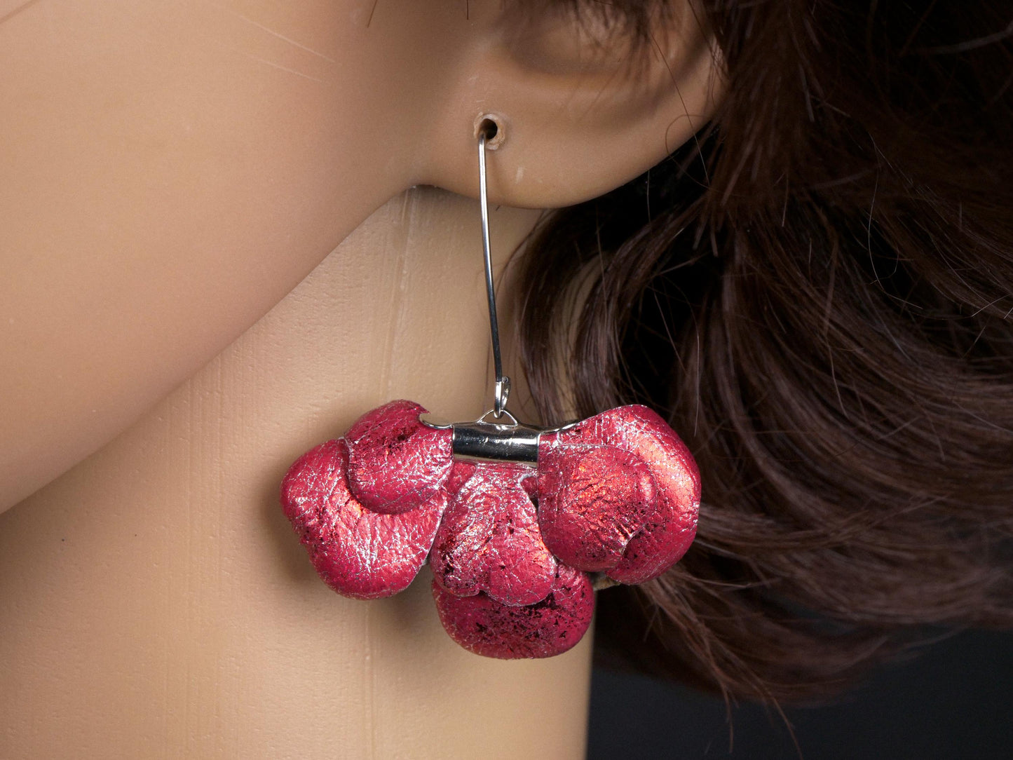 Boucles d'oreilles en cuir, Fleur en volume